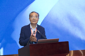 中國肉類協(xié)會機械裝備分會副會長張雪明 主持會議